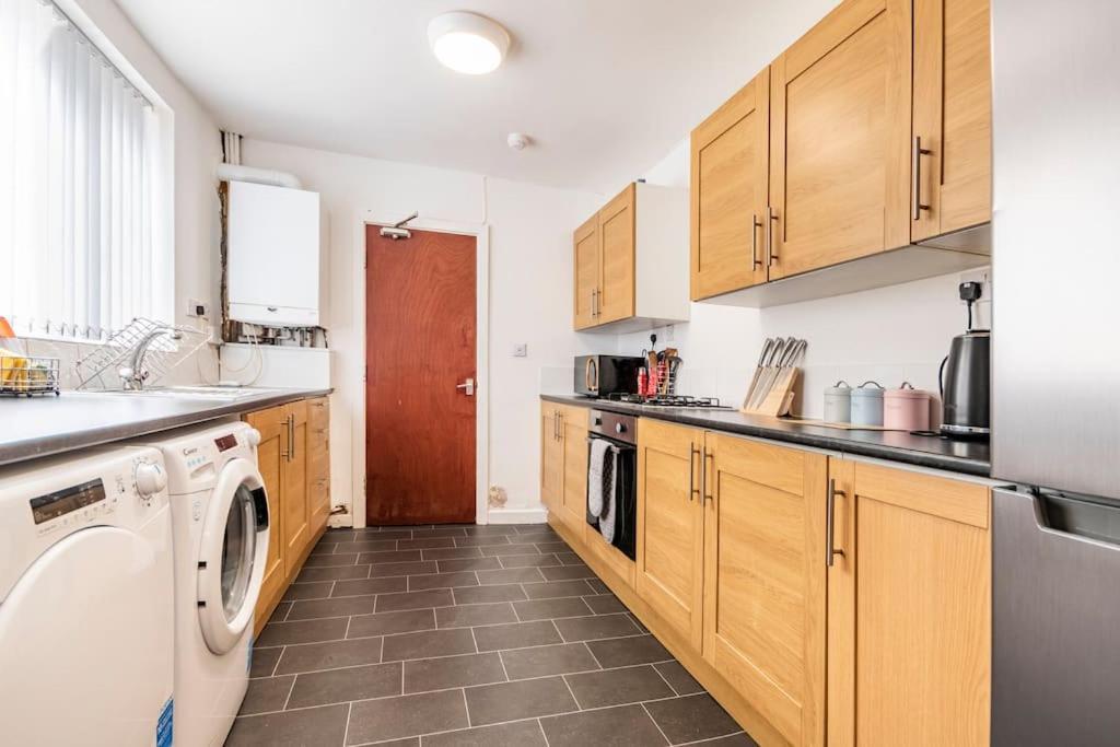 Home Near Anfield And Everton Fc With Free Parking Liverpool Buitenkant foto
